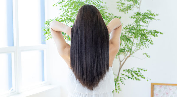 髪に潤いを取り戻し、理想のさらさらヘアーになるにはどうすればいいの？